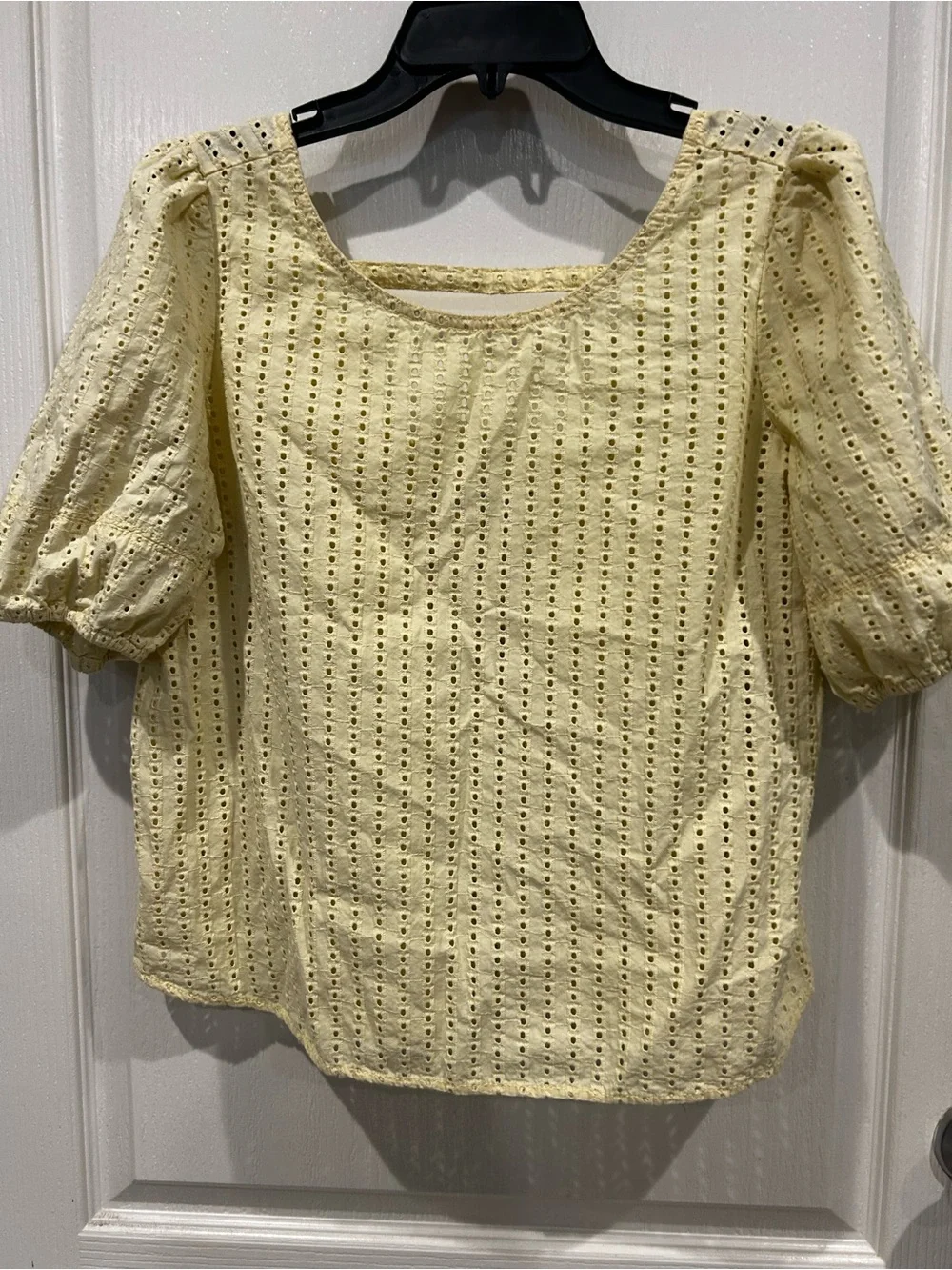 LOFT Women Medium Pale Yellow Eyelet Puff Sleeve Top
